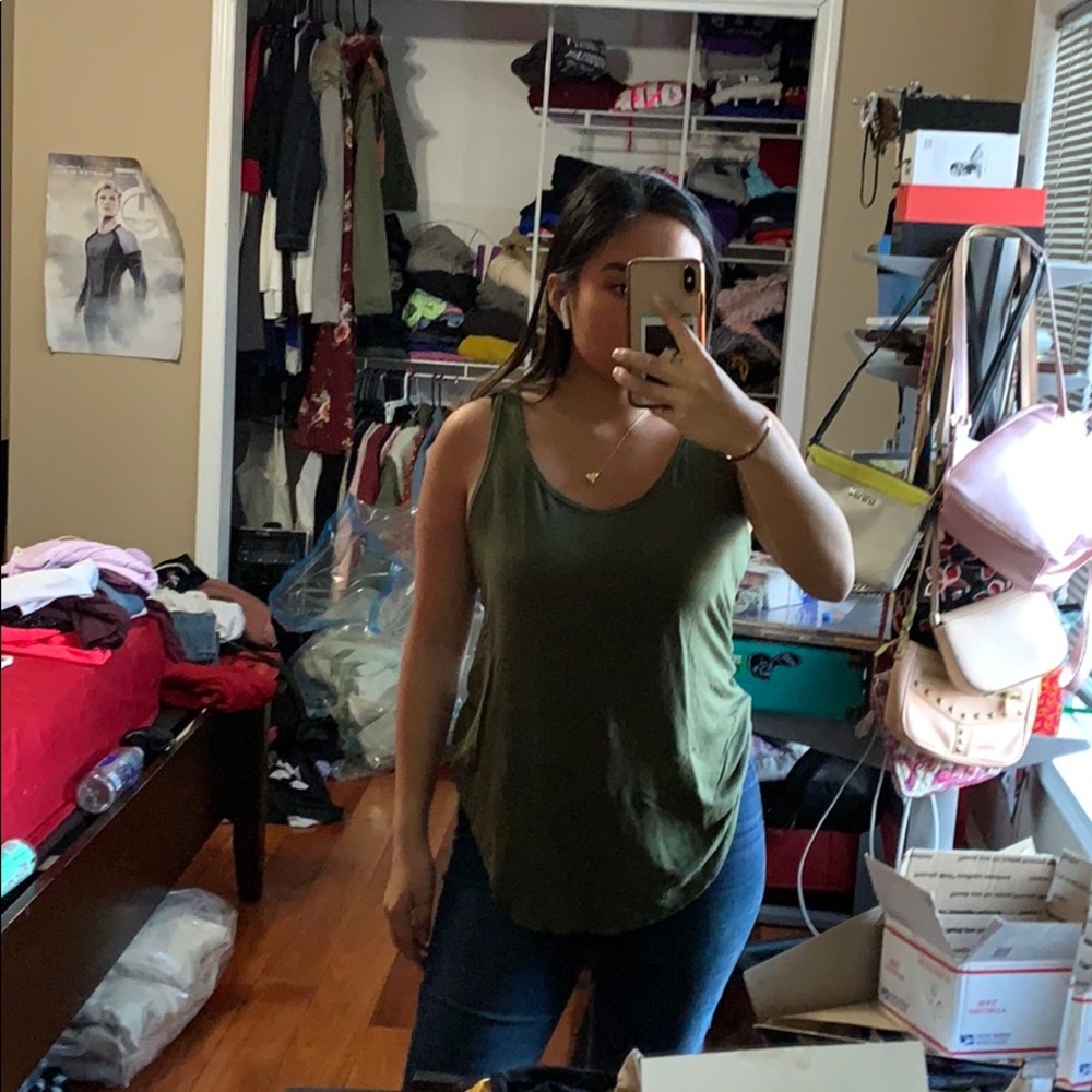 Flowy soft green tank